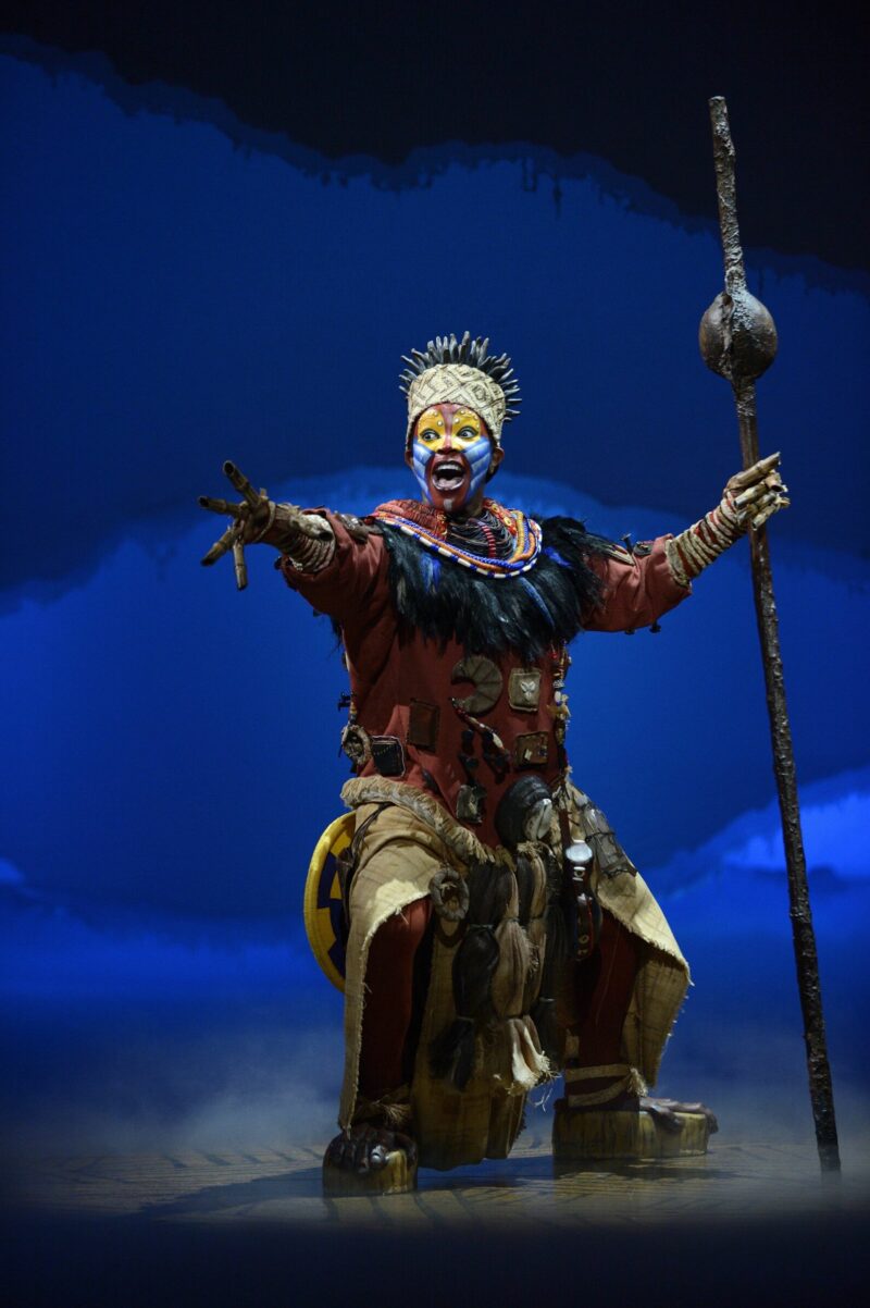 S4-Gugwana-Dlamini-as-Rafiki.-The-Lion-King-North-American-Tour-©Disney.-Photo-by-Johan-Persson.